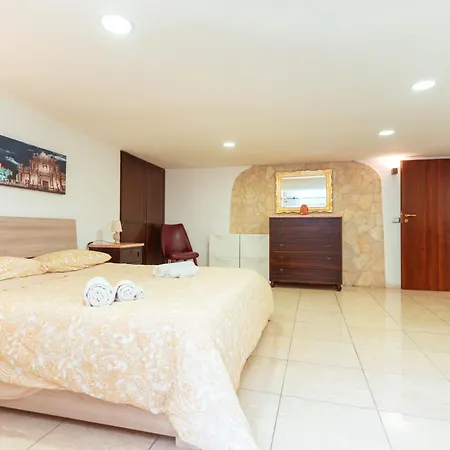 Monserrato House Holiday home *